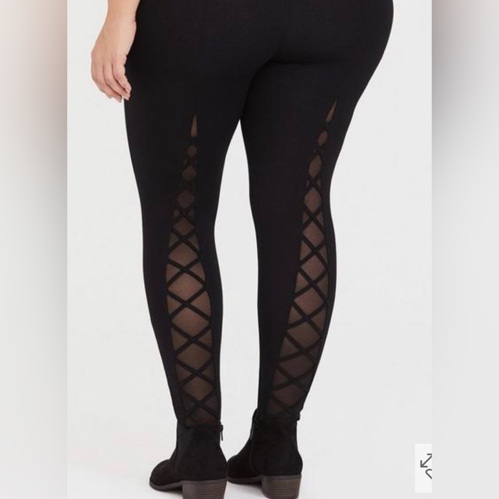 Torrid black Lattice back leggings plus size 0